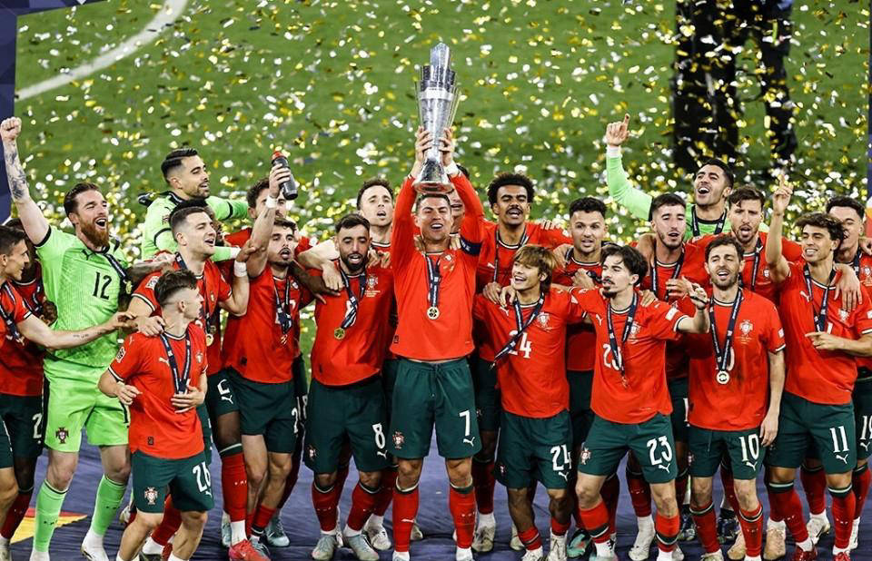 开云平台-球队夺冠梦想成真，精彩瞬间抢眼